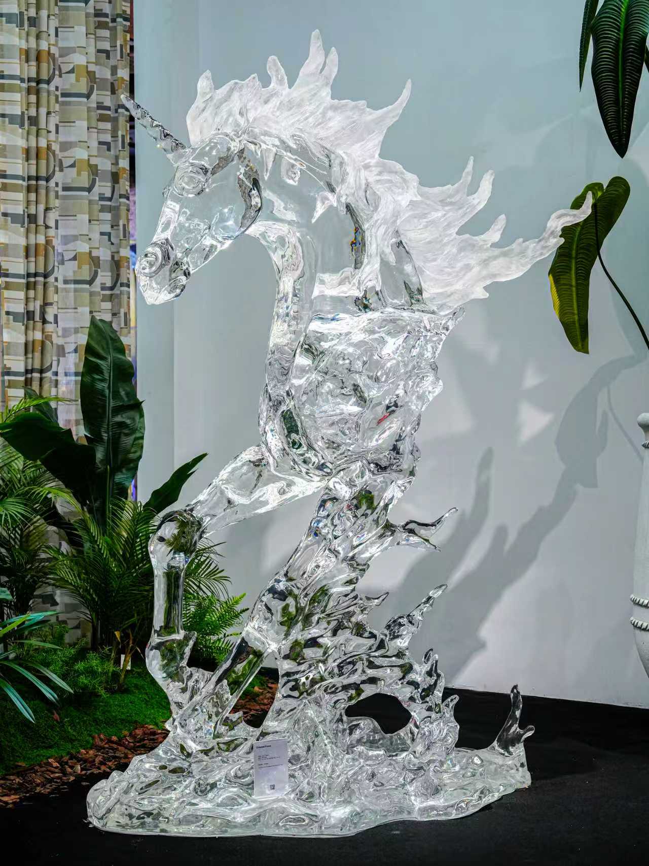 Crest Crystal Unicorn Sculpture 5 Sculpted flame-like mane of the Crest Crystal Unicorn Sculpture